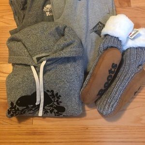 Roots chenille cabin sock slippers new w/ tags S/M